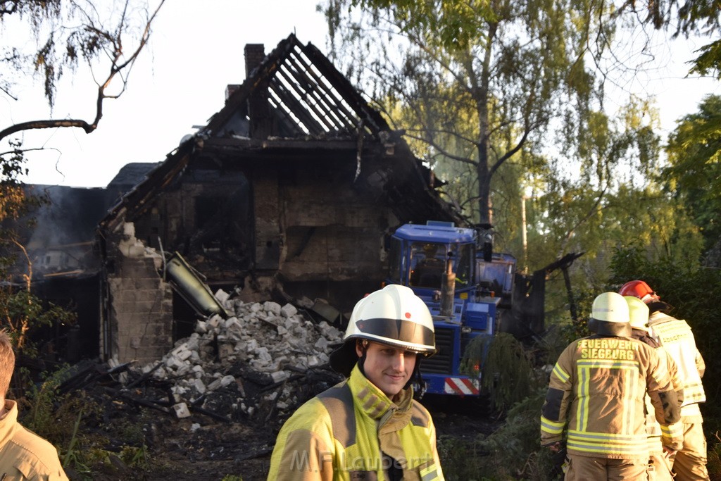 Grossfeuer Einfamilienhaus Siegburg Muehlengrabenstr P1008.JPG - Miklos Laubert